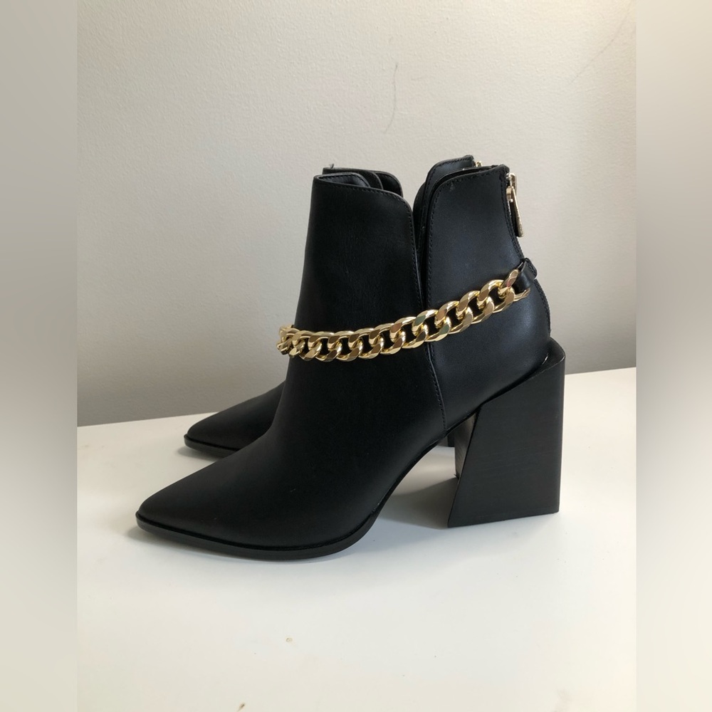 NEW Steve Madden Tranquil Gold Chain Leather Black Booties Women